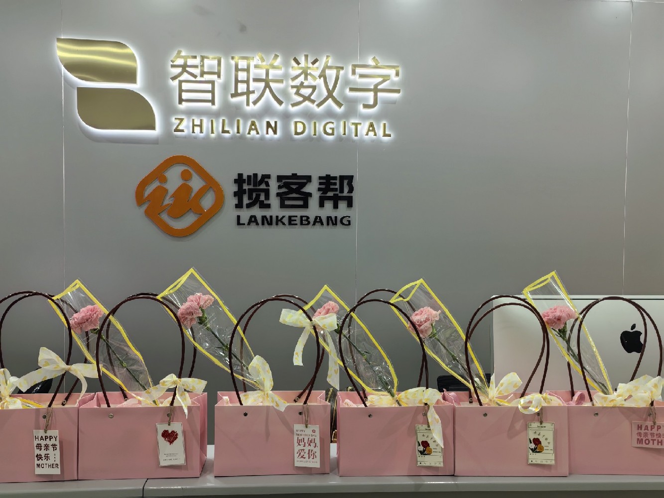 以花之名，獻(xiàn)愛(ài)母親-智聯(lián)數(shù)字母親節(jié)準(zhǔn)備了一份特別的禮物!